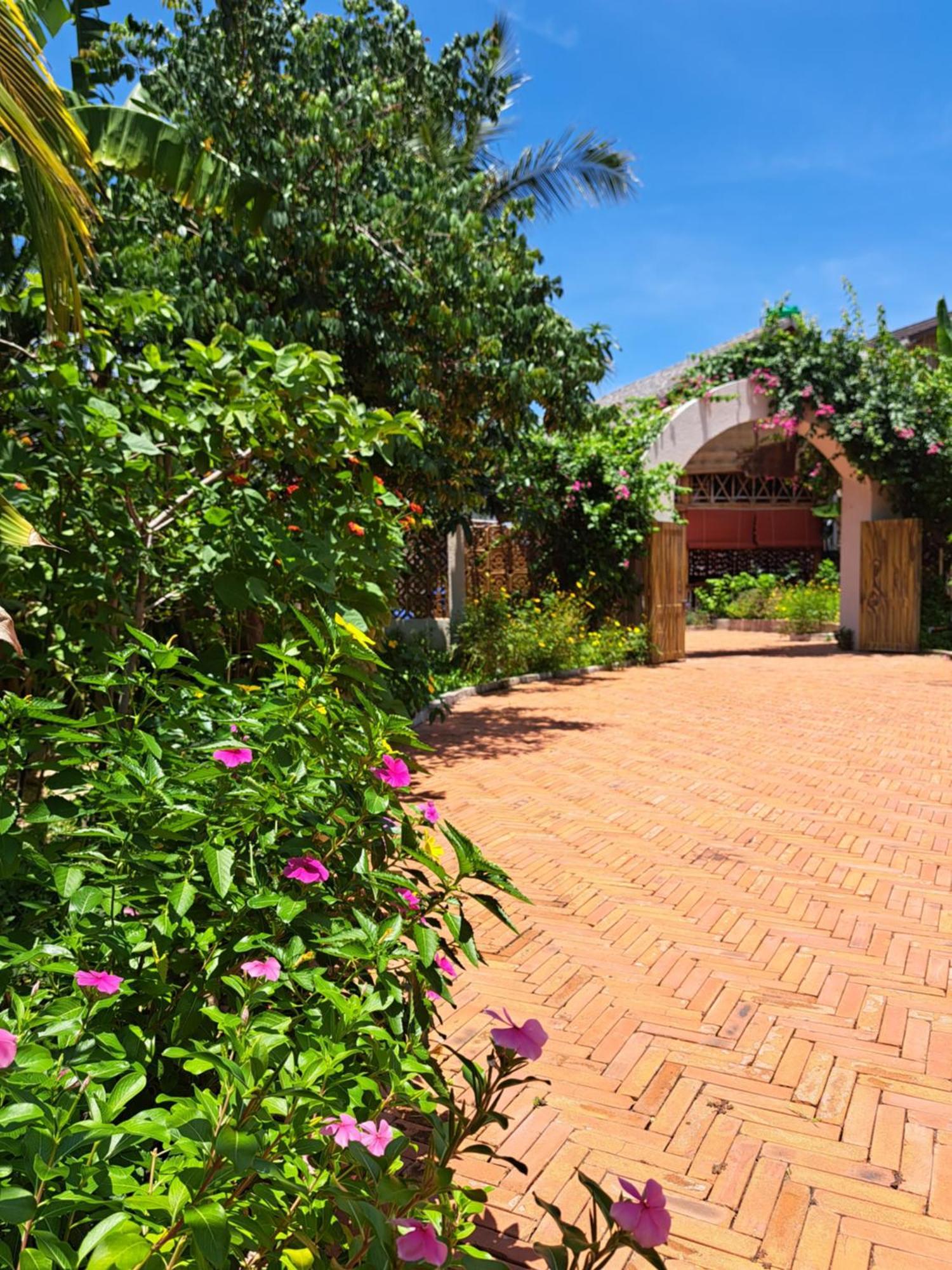 Golden Lotus Spa & Homestay Ap Thien Phuoc Exteriör bild