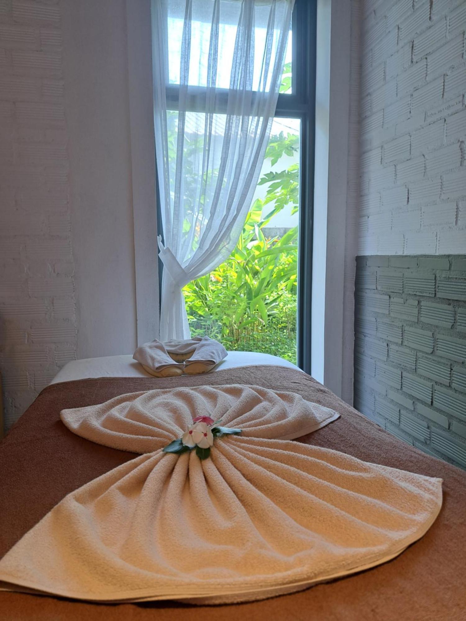 Golden Lotus Spa & Homestay Ap Thien Phuoc Exteriör bild